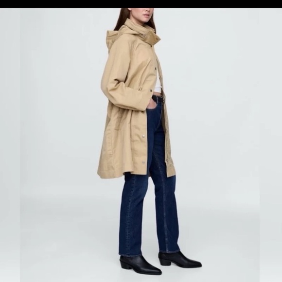 GAP Jackets & Blazers - NWT Gap Oversized Nylon Parka in Khaki tan
size XXL